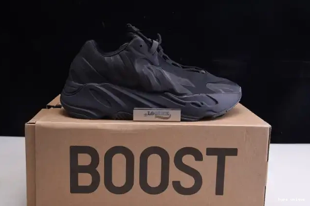 hype Yeezy 700 Black MNVN Boost Adidas Triple FV4440 0522